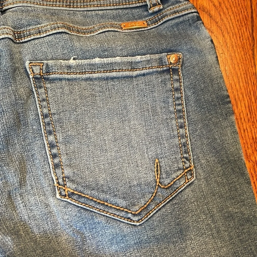 EUC Inc International Concepts Distressed Denim Cuff Shorts Size 6 - Picture 14 of 17